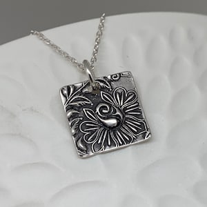 Minimalistische Schmuck kleine Rose Halskette Silber Floral Anhänger Blume Halskette Silber Schmuck Quadrat Halskette Schichtung Halskette Armband Charme