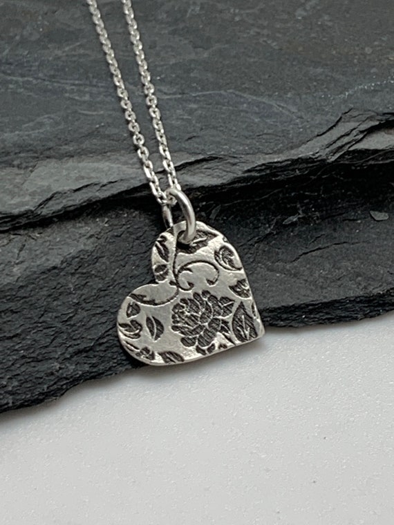 Tiny Modern Rose Floral Heart Silver Necklace Round Silver