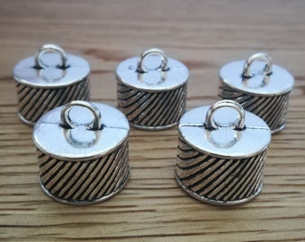 5 große Endkappen, Fassungen, ca. 16 mm x 15 mm (0,90 Euro pro Stück)