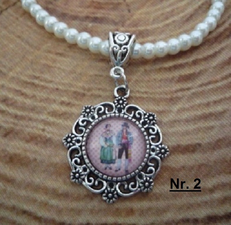 1 Perlenkette in creme mit Trachtenanhänger Paar, viele Motive zur Wahl image 3