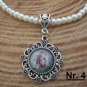 1 Perlenkette in creme mit Trachtenanhänger Paar, viele Motive zur Wahl image 5
