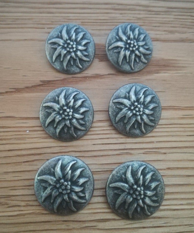 6 Trachtenknöpfe Edelweiss, 2 cm, antik-silberf. 1,25 Euro/Stück image 1