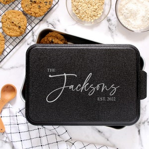 Personalized Cake Pan with Lid, Custom Engraved Cake Pans, Metal Cake Pan, Aluminum Cake Pan, Cooking Gift for Women, Housewarming Gift