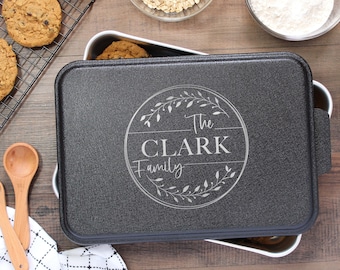 Personalized Cake Pan with Lid, Custom Engraved Cake Pan, Cake Pan with Lid, Gigi Gifts, Baking Gift, Cooking Gift, Gift for Baker