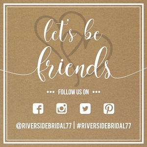 Puede incluir: Tarjeta marr&oacute;n con texto blanco en cursiva que dice "let's be friends". Dos formas de coraz&oacute;n en el fondo. Iconos de redes sociales para Facebook, Instagram, Twitter y Pinterest en la parte inferior, junto con los nombres de usuario.