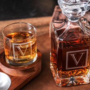 Whiskey Decanter Set, Personalized Whiskey Decanter, Home Bar Engraved Liquor Decanter, Groomsman Gift Idea, Personalized Gifts For Men