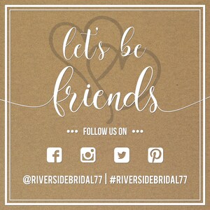 K&ouml;nnte beinhalten: Ein brauner Hintergrund mit wei&szlig;em Text, der "let's be friends" lautet, mit zwei Herzformen &uuml;ber dem Text. Unter dem Text befindet sich eine Reihe von Punkten, gefolgt vom Text "FOLLOW US ON", gefolgt von einer weiteren Reihe von Punkten. Darunter befinden sich vier Social-Media-Symbole: Facebook, Instagram, Twitter und Pinterest. Unter den Symbolen befindet sich der Text "@RIVERSIDEBRIDAL77 | #RIVERSIDEBRIDAL77".