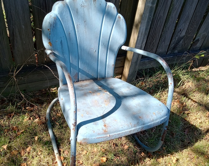 Vintage Metal Rustic Clam Back Shell Back Slant Back Patio Porch Motel ...