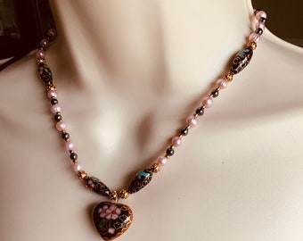 Pink freshwater pearls, heart pendant, heart cloisonné, cloisonné beads