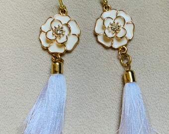 Tassels earrings, white daisy tassel earrings, black tassels earrings