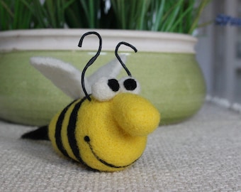 Felt bee "Irma Sumsum" - will be made especially for you - processing time: 30 days