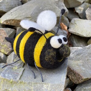 Filzhummel Hilde wird extra für dich angefertigt Bearbeitungszeit: 30 Tage Bild 2