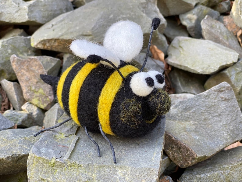 Filzhummel Hilde wird extra für dich angefertigt Bearbeitungszeit: 30 Tage Bild 2