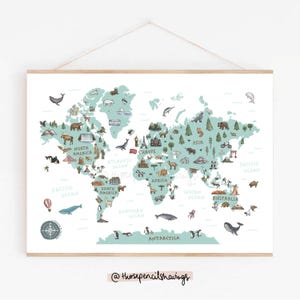 Weltkarte Print | Illustrierte Globus Wand Kunst Poster | Niedliche Landschaften & Tiere | Reise Geschenk oder Fernweh Dekor