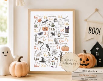 Peut inclure: Une affiche encadrée sur le thème d'Halloween avec des illustrations d'objets effrayants comme des citrouilles, des chauves-souris et des fantômes. L'affiche est dans un cadre en bois et est exposée sur une étagère avec des citrouilles décoratives et des livres.
