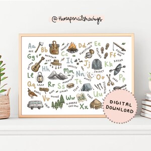 Camping Alphabet Druck | Illustriertes A-Z Adventure Poster | ABC Kids in der freien Natur Kinderzimmer Dekor | Baby-Dusche-Geschenk | DIGITALER DOWNLOAD