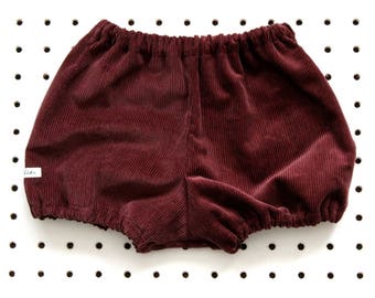 BABY BLOOMERS BORDEAUX Short enfant unisexe en velours côtelé de coton. Short d'été en velours côtelé rouge prune. Fait main sur commande dans les tailles du nouveau-né à 6 ans