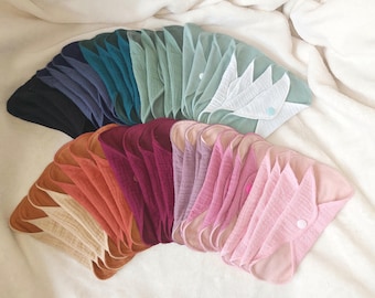 Juego de 4 protectores diarios reutilizables de muselina de algodón, sostenibles, en varios colores.