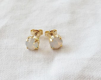 Ohrstecker Tiny Drops Opal weiß gold