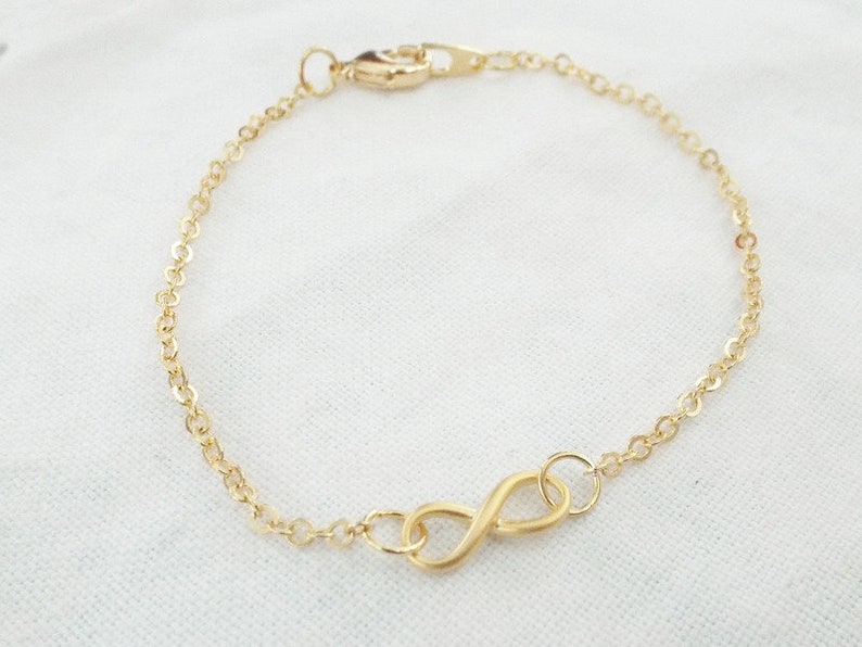 Bracelet Infinity in Gold image 1