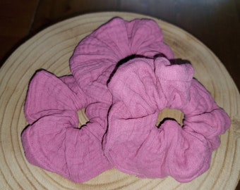 Muslin scrunchie hair tie berry