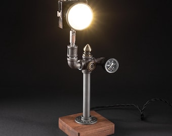 Vintage Flash Light Desk Lamp, Retro Iindustrial Lens-style Lampshade, Metal and Natural Wood