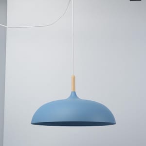 Lámpara nórdica escandinava en blanco y negro, fabricada en metal y madera, lámpara colgante danesa, lámpara de techo moderna, lámpara sueca. imagen 11