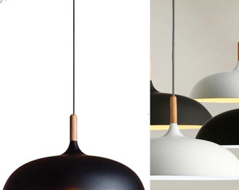 Dome zwarte hanglamp met houtdecor in Scandinavische stijl