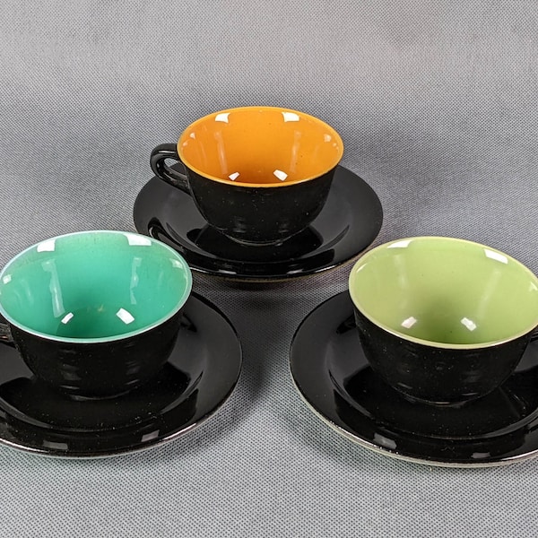 Joli trio de tasses et sous-tasses en céramique bicolore - Faïence - French-vintage