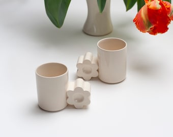 Mug blanc, mug en céramique, mug fleuri, mug inspirant, tasse fleurie, tasse à café unique, tasse blanche, mug de bureau, cadeau de bureau, oeuvre d'art pour le café