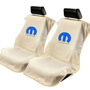 Può includere: Due coprisedili per auto beige con loghi Dodge ricamati in blu. Le fodere hanno copri poggiatesta.