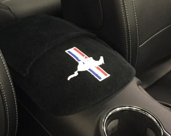 Cubierta de consola con logotipo de Mustang - Se adapta a Ford Mustang 1994-2004