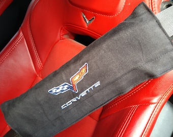 シートアーマー シートベルトクッション/カバー - C6 コルベット ロゴ付き