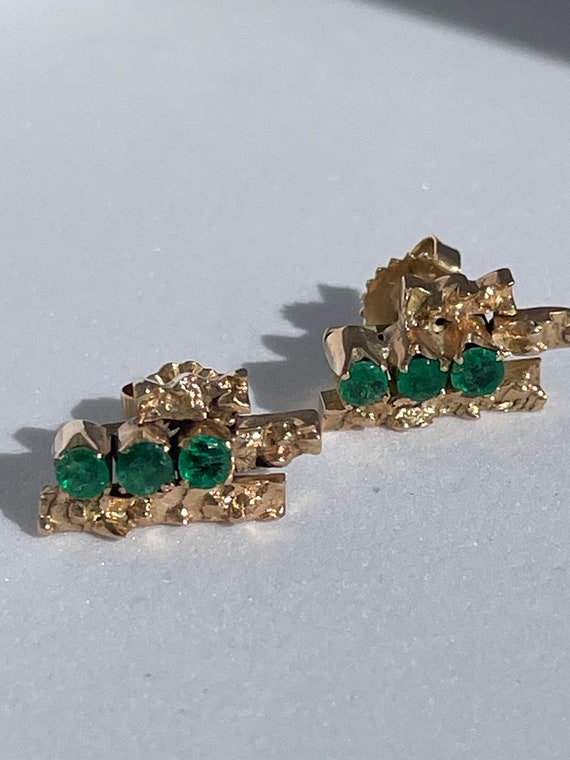 Emerald and 10k Gold Brutalist Earrings Vibtage Es