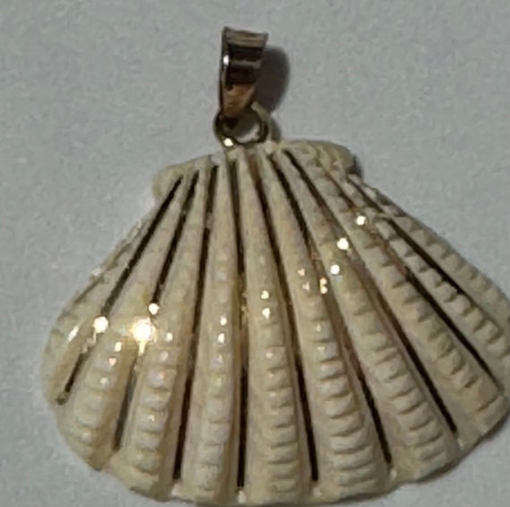 Vintage Estate Handcarved 14k Gold Seashell Neckl… - image 3