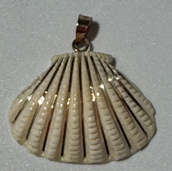 Vintage Estate Handcarved 14k Gold Seashell Neckl… - image 2