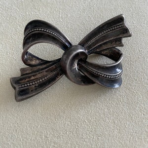 Vintage Sterling Silver Swishy Bow Pin