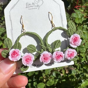 Ombre Pink rose flower wreath crochet dangle earrings/Microcrochet/Valnetine&#39;s day love gift/ knit handmade jewelry/Ready to Ship from US