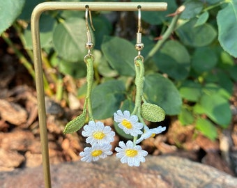 Daisy crochet earrings/Microcrochet earrings/White crochet flower earrings/Crochet dangle earrings/Crochet jewelry/Summer earrings for her