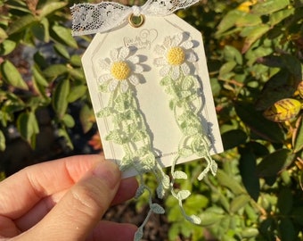 White Daisy with leaves crochet earrings/Microcrochet earrings/crochet flower earrings/Crochet dangle earrings/Crochet jewelry/forest style