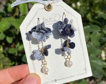 Grappe de fleurs ombrées noires et grises avec boucles d'oreilles pendantes au crochet de perles/Microcrochet/plaqué or 14 carats/cadeau pour elle/Bijoux en tricot/Navire des États-Unis