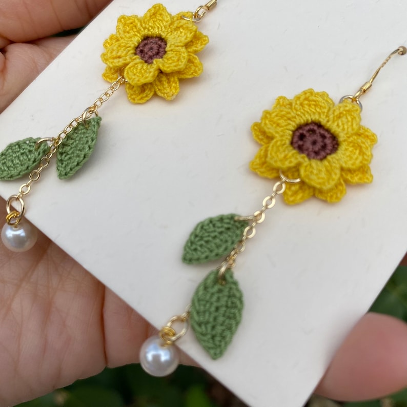 Boucles d'oreilles pendantes tournesol jaune/microcrochet/or 14 carats/fleur d'automne cadeau pour elle/bijoux tricotés faits main/expédition depuis les États-Unis image 2