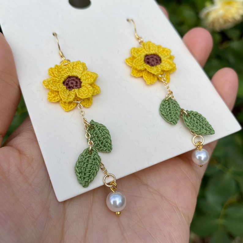 Boucles d'oreilles pendantes tournesol jaune/microcrochet/or 14 carats/fleur d'automne cadeau pour elle/bijoux tricotés faits main/expédition depuis les États-Unis image 3