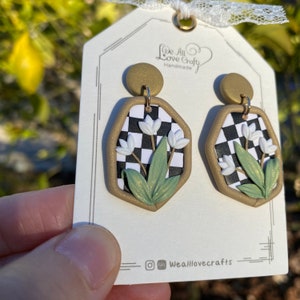 Black and White Checkerboard background Polymer Clay handmade earrings with white Lily flower/Hexagon Irregular shape/Geometry Statement image 3