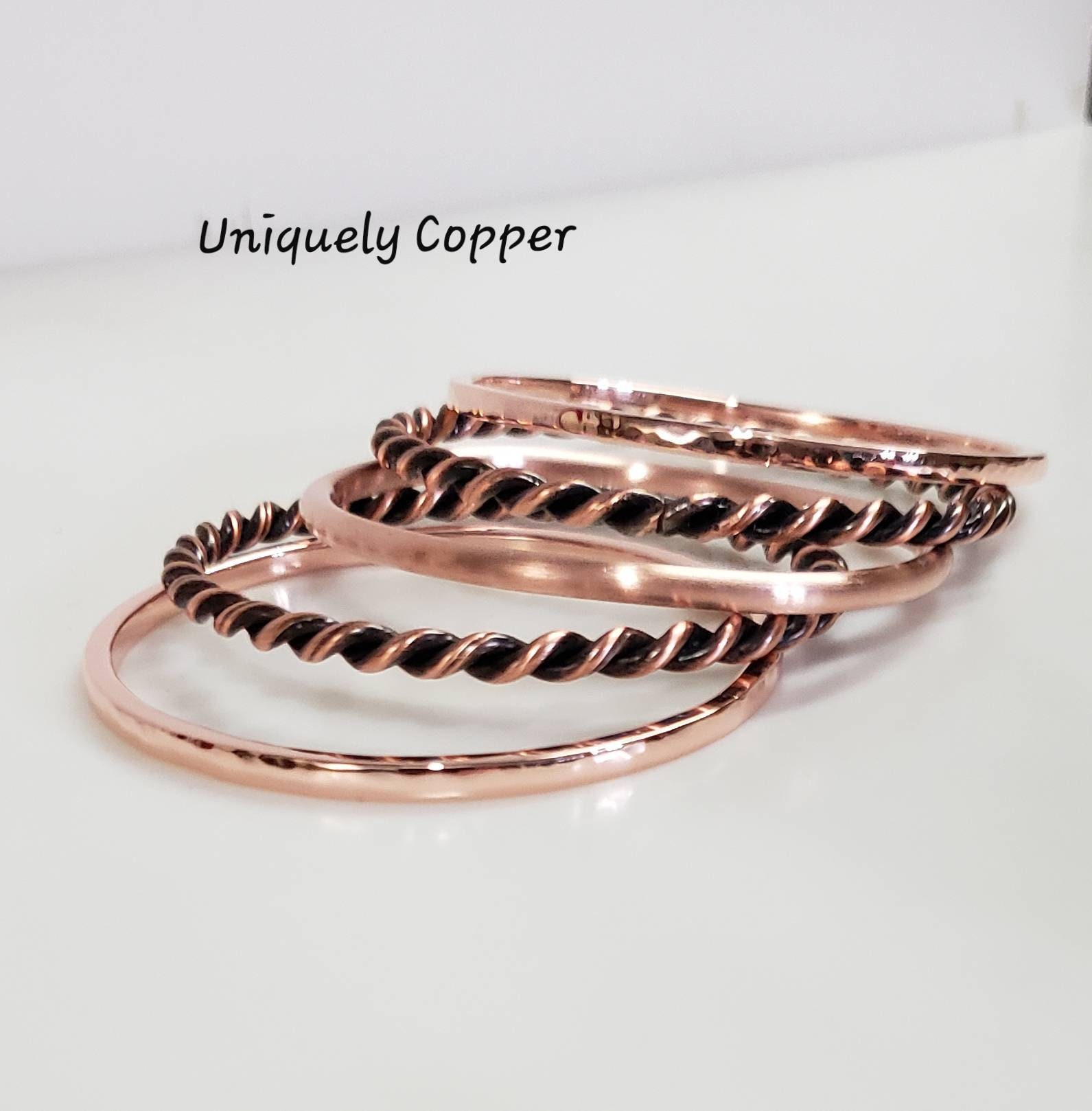 LOT De 18 Bracelets Et Colliers - Matières Mélangées (jonc, Verre, Cuivre, Perles) - Occasion