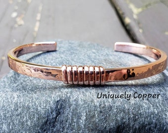 Hamrad kopparmanschettarmband: Handsmidet, trådlindat