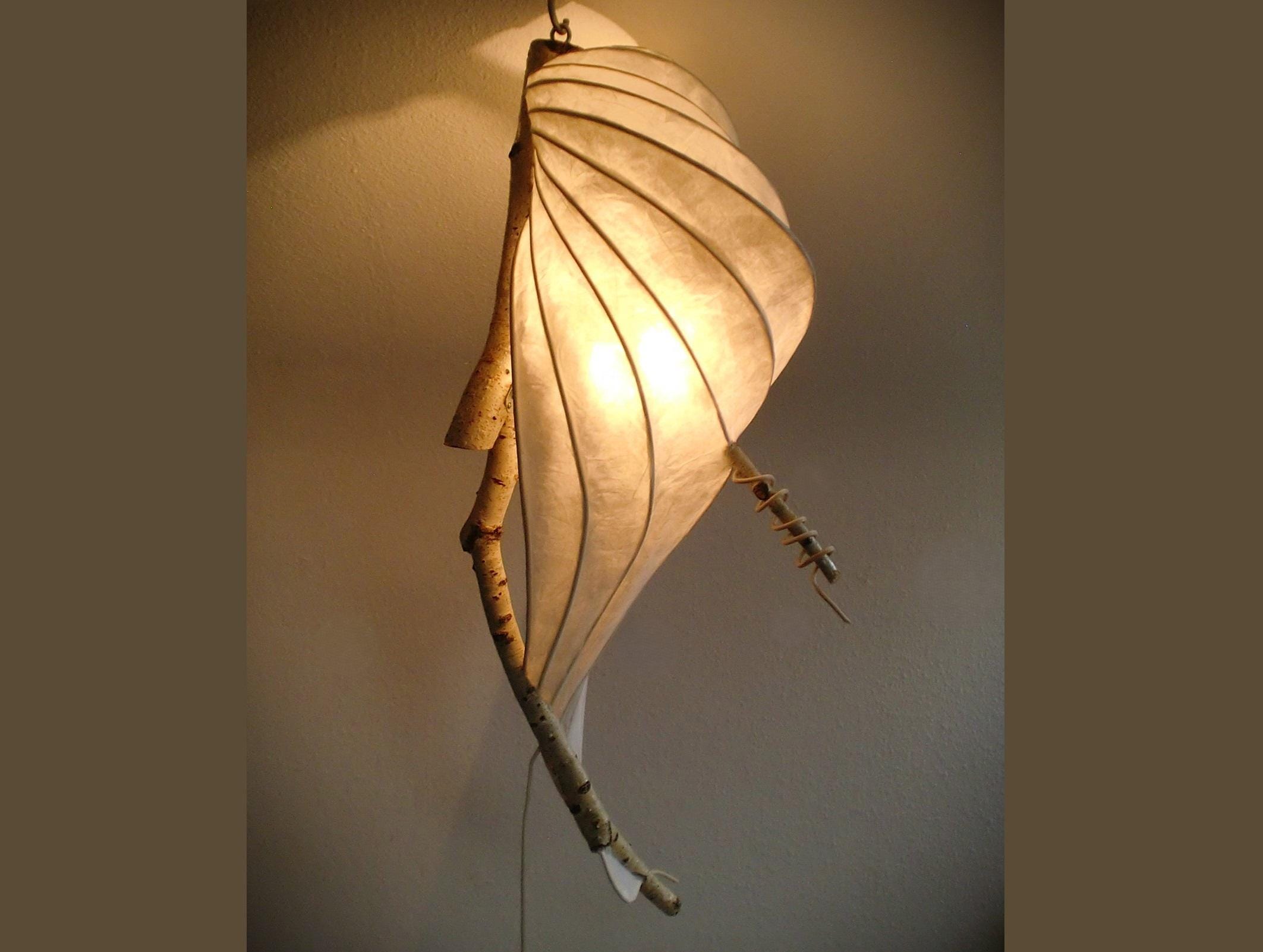 WandLampe Leuchte Kunst LichtSkulptur Hängelampe BirkenAst + Papier Kunstwerk Artwork Organic Paper-Light-Sculpture Wall Sconce Hanging Lamp