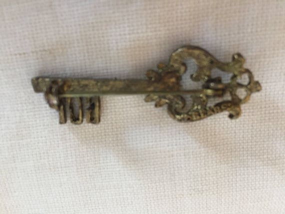 Vintage Skeleton Key Brooch-GOP - image 2