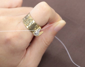 Clover Japan thread cutting ring for hand sewing