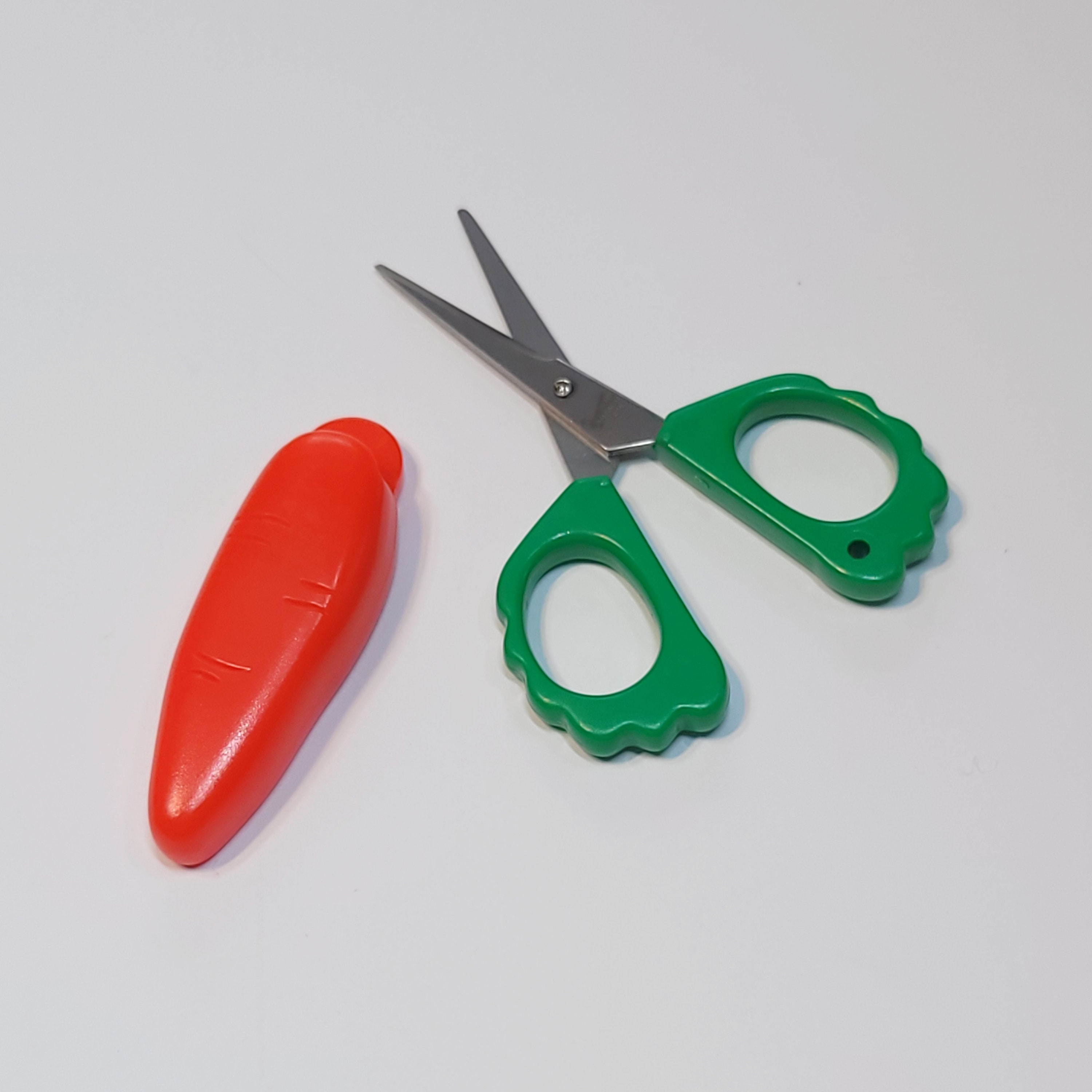 Scissors with carrot or daikon radish cover - Made in Japan